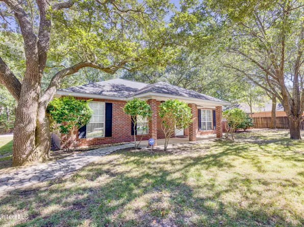 1500 Porpoise St, Ocean Springs, MS 39564