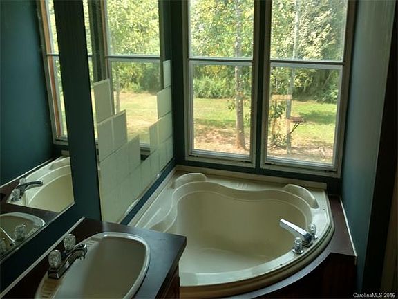 5th image of 155 Maristone Dr