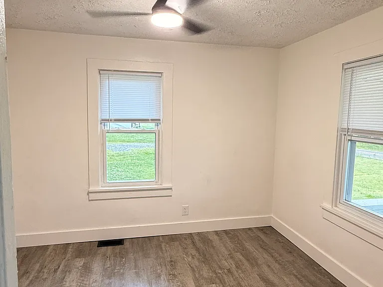 5041 Ravenna Ave SE — Photo 11