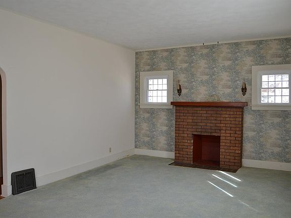 3rd image of 812 N Olive St