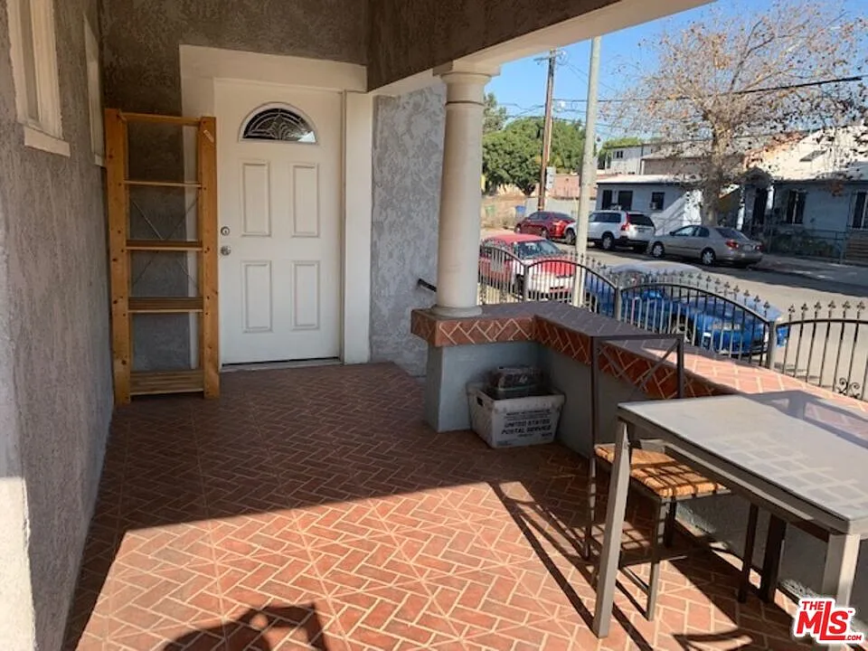 1 bed, 1.0 bath, 2134 sqft, $1,050 — Photo 2