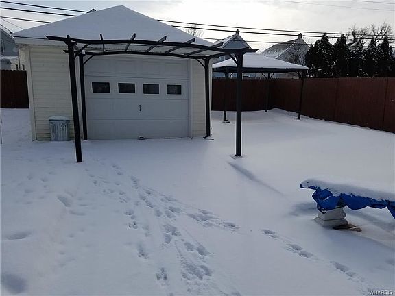 3rd image of 247 Dupont Ave