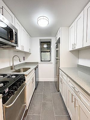 3rd image of 401 W 54th St APT 2N
