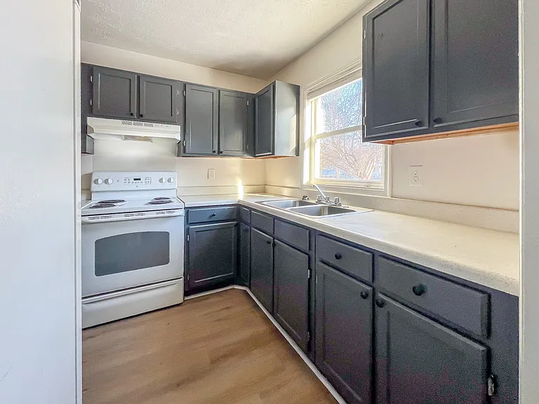 16 Fox Hill Dr — Photo 8