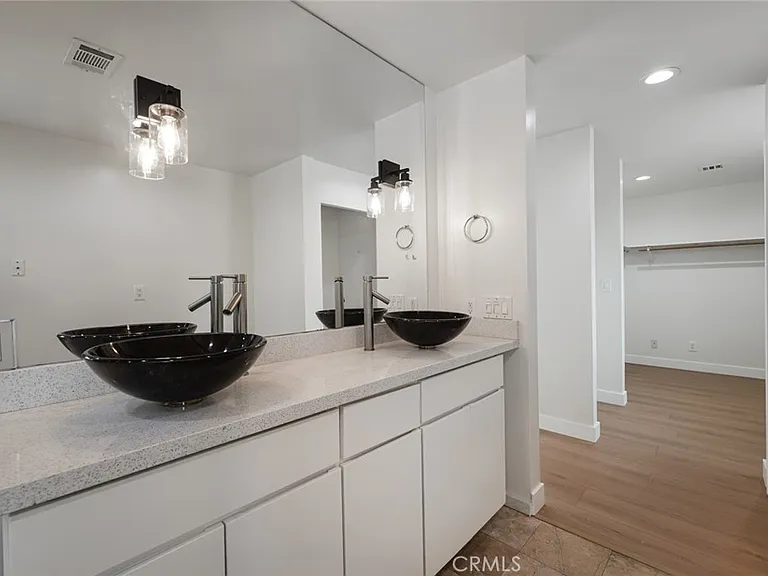 15147 Otsego St — Photo 36