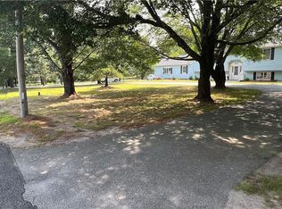 1447 Chopmist Hill Rd, Scituate, RI 02857