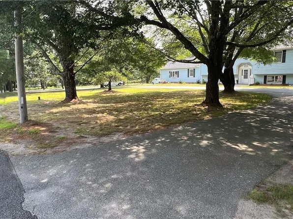 1447 Chopmist Hill Rd, Scituate, RI 02857