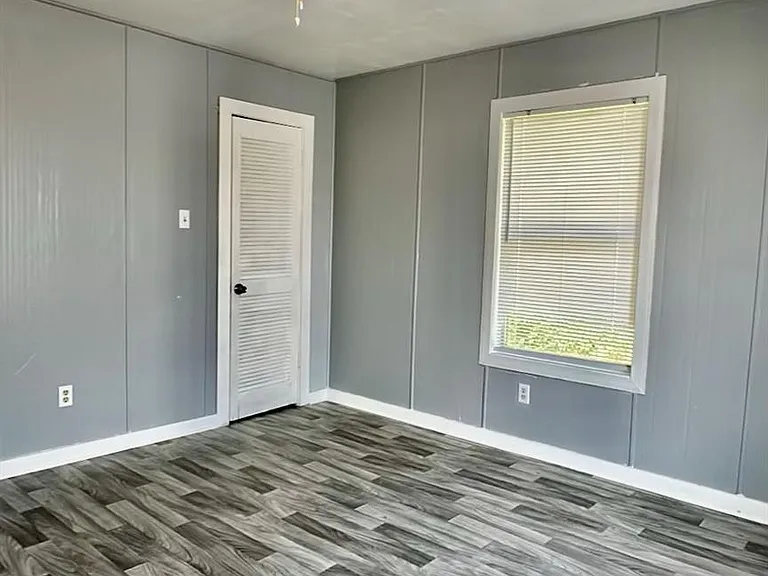 1907 Avenue C #4 — Photo 20