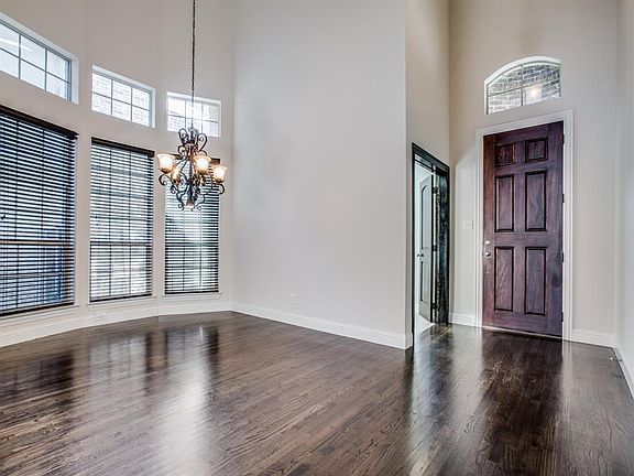 2nd image of 8221 Lindsay Gdns