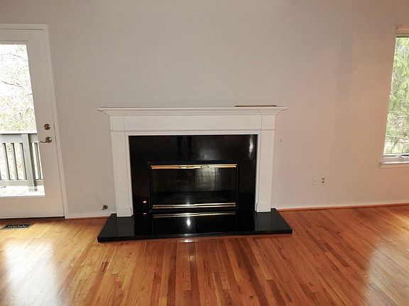 5th image of 18 Southwick Ct