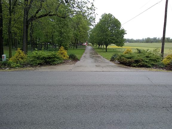 3rd image of 4680 W County Road 950 N