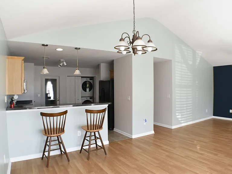 408 Moat Ct — Photo 8
