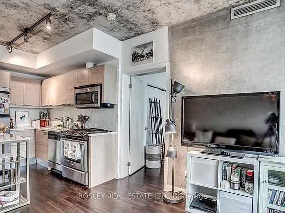 4th image of 25 Oxley St #910