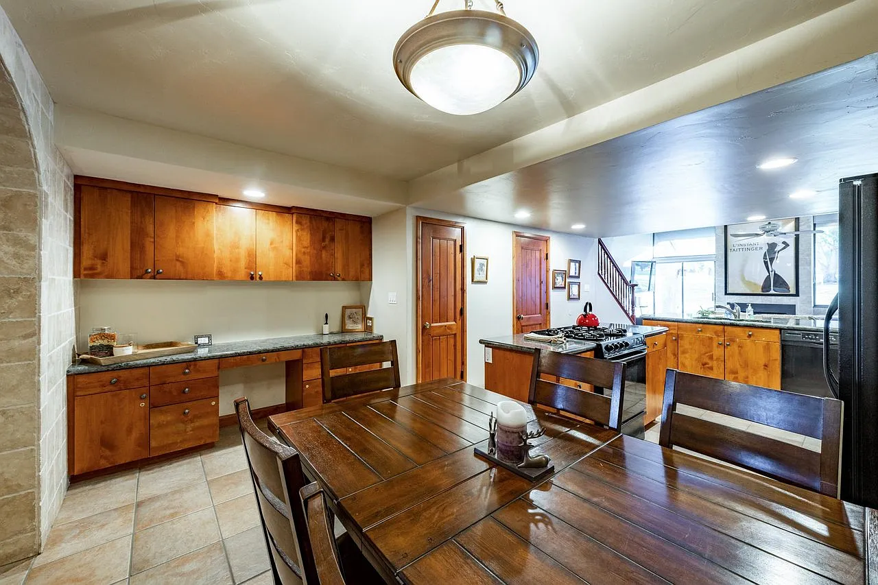 4 bed, 2.5 bath, 1700 sqft, $3,550 — Photo 4