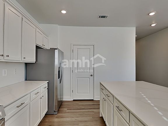 3rd image of 216 Latitia Ln