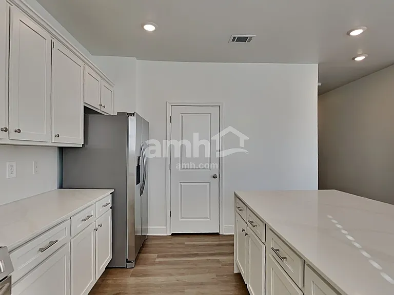 216 Latitia Ln — Photo 3