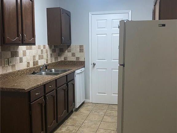 5th image of 700 Wellesley Ct APT A