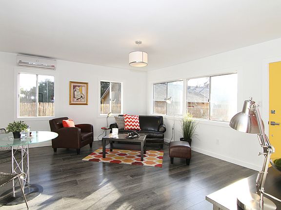 4th image of 2362 Glenrose Ave