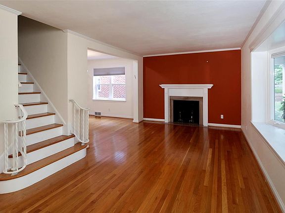 Well proportioned rooms plus beautiful natural light.