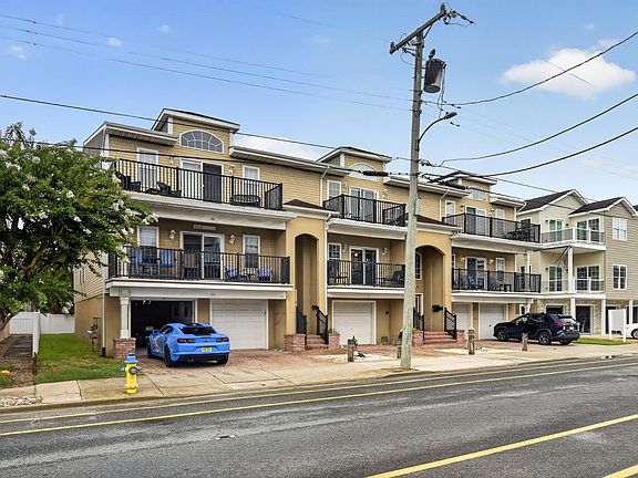 2nd image of 117 E Maple Ave #117