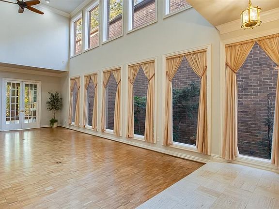 4th image of 309 Sugarberry Cir