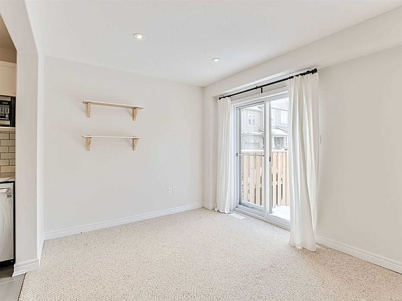 2nd image of 120 Parkinson Cres