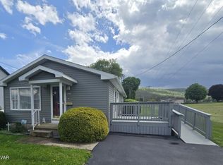 208 W Peale Ave, Mill Hall, PA 17751