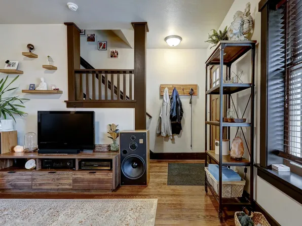 660 S 26th Ave, Omaha, NE 68105