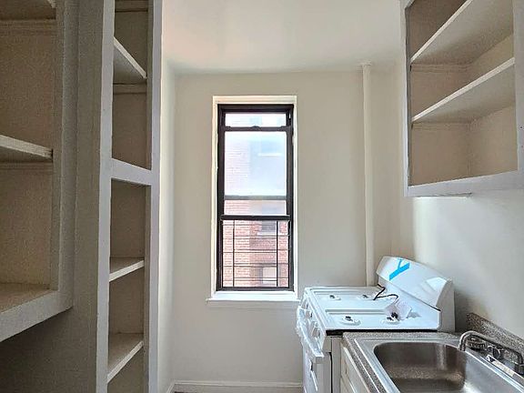 2nd image of 3611 Bowne St APT 5L