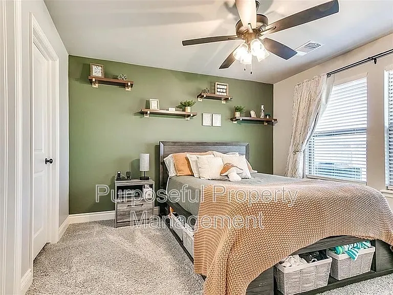 8701 Ricard Dr — Photo 12