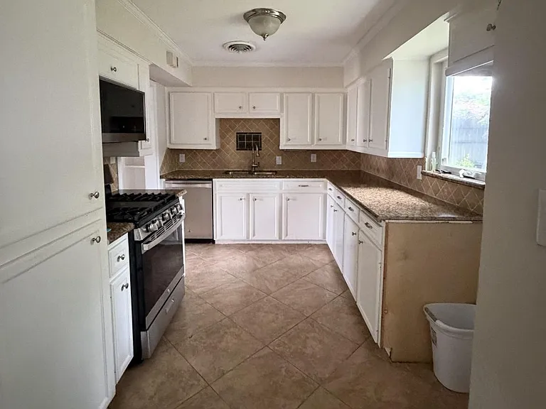 1639 Ebony Ln — Photo 4