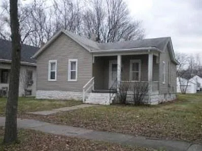 768 S Elm Ave photo 1