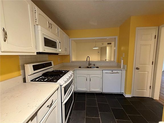 3rd image of 1305 Weatherstone Way NE