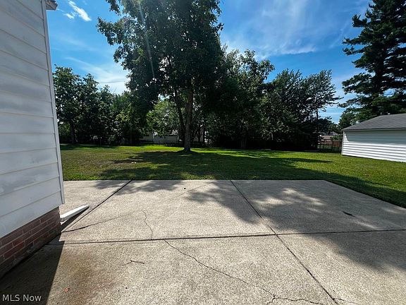 3rd image of 5132 Strawberry Ln