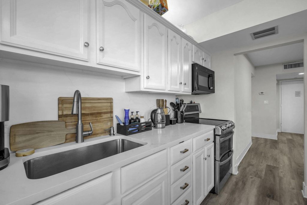 2639 N RIVERSIDE Drive #505, photo 9