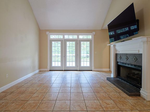 5th image of 2412 Riverside Dr