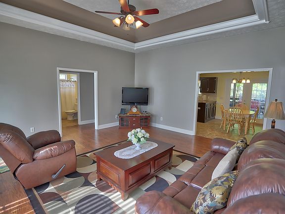 5th image of 118 Sycamore Dr