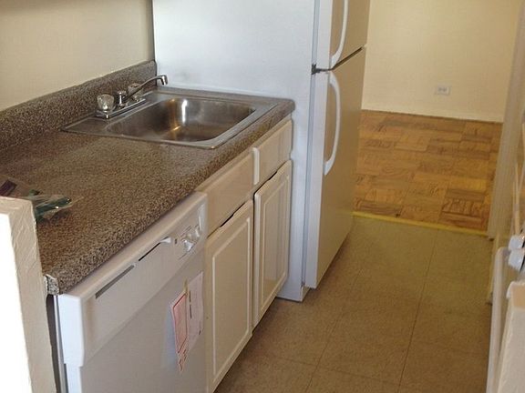 4th image of 35 Tennis Ct APT 5A