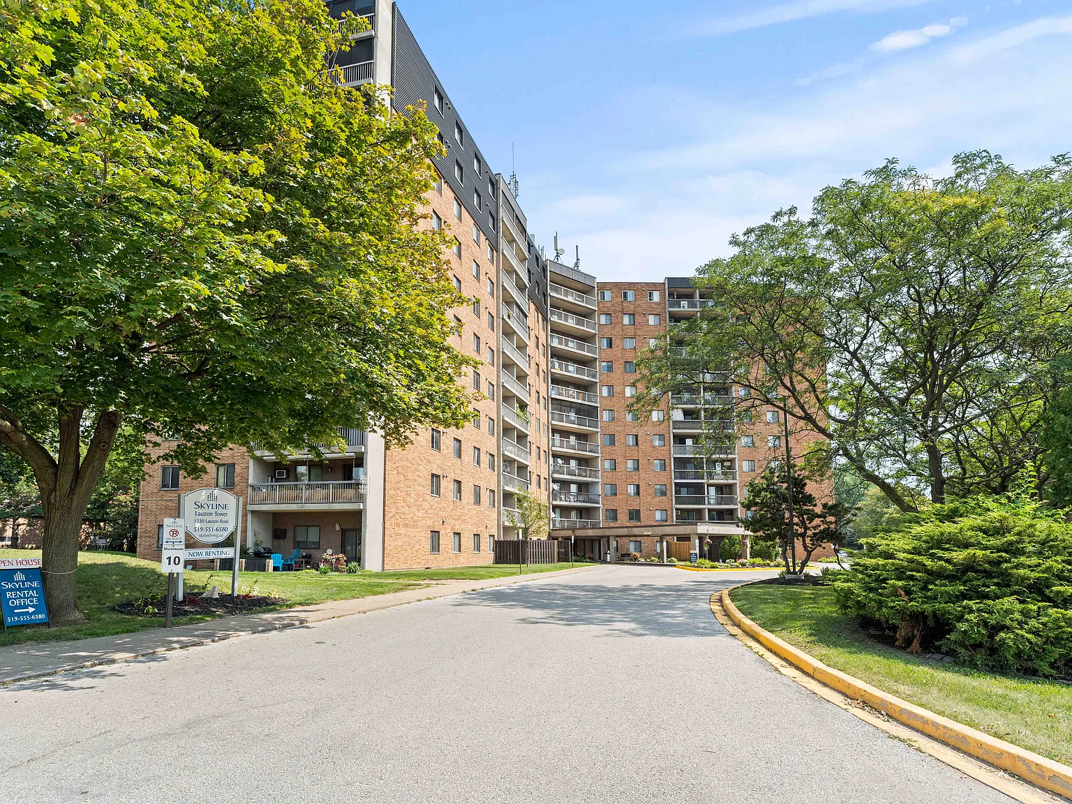 Lauzon Tower Apartments — Photo 4