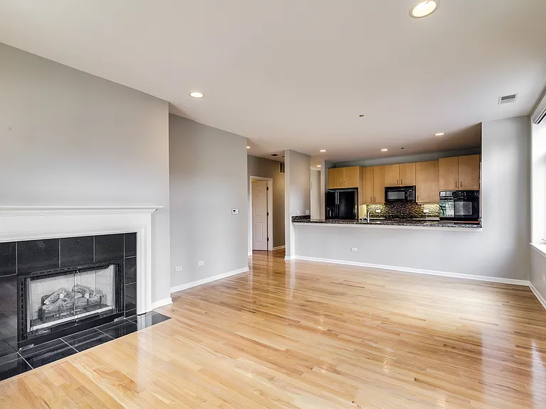 33 W Huron St #305 — Photo 10