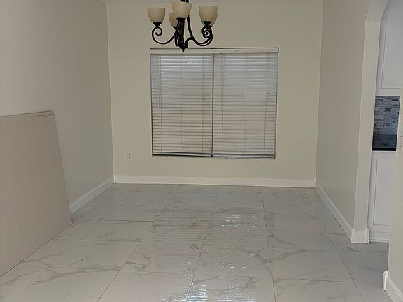 4th image of 931 Gillingham Ct