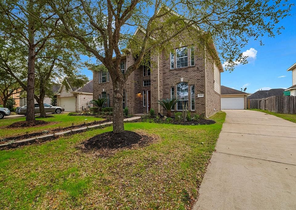 1st image of 7210 Wooded Lake Ln