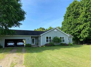 2260 E Pleasant Valley Rd, Shepherd, MI 48883