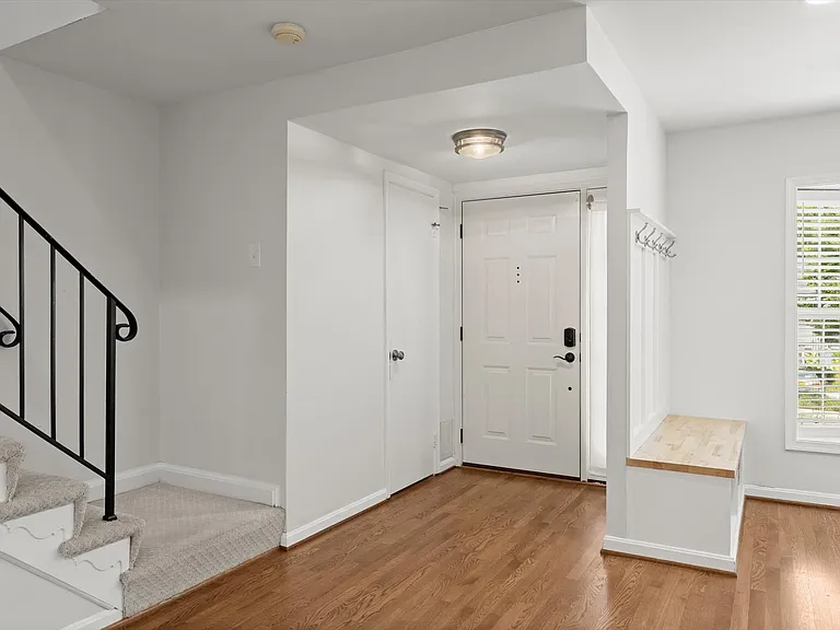 315 Center St N — Photo 4