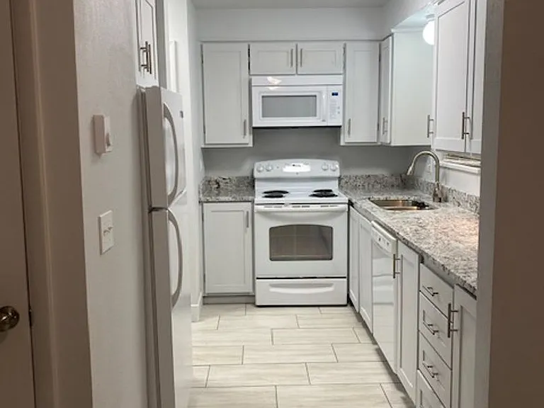 377 W 1100 N #14 — Photo 11