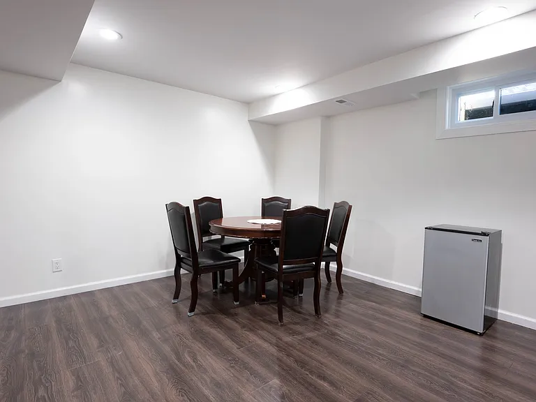 16 Hollyoak Ave — Photo 31