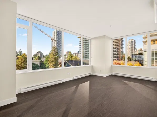 6333 Silver Ave #408, Burnaby, BC V5H 0C3
