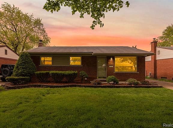 3rd image of 30839 Birchwood St