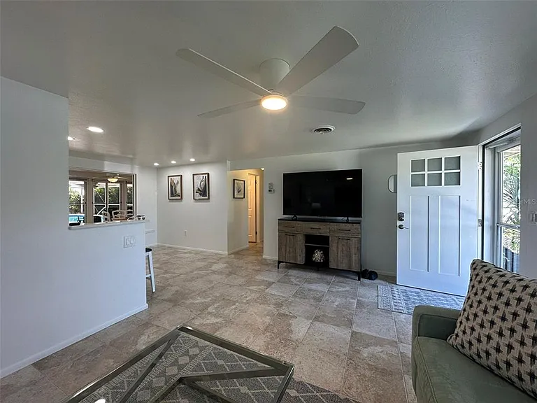 1575 Loralin Dr — Photo 2