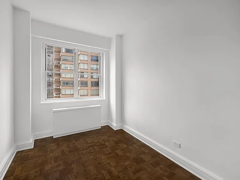 215 E 68th St #3L — Photo 12
